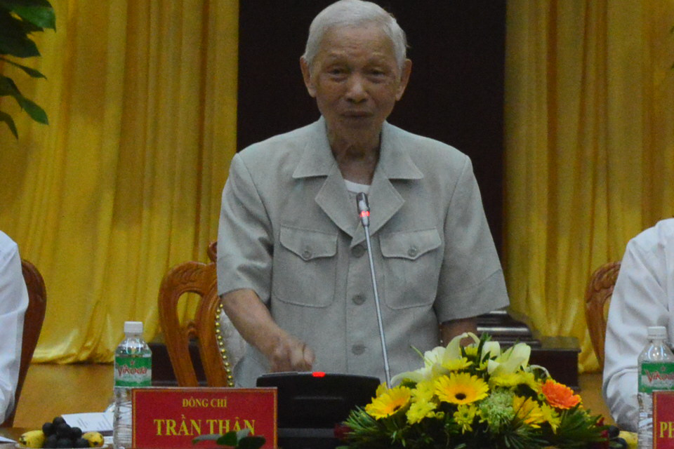 Đồng chí Trần Thận - Nguyên Bí thư Đặc khu ủy Quảng Đà phát biểu tại hội thảo. Ảnh: Q.T