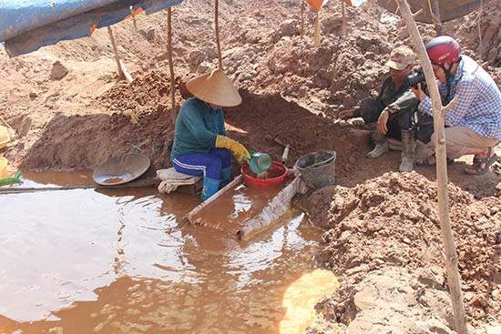 Khai thác khoáng sản trái phép vẫn tái diễn ở xã Tam Lãnh (Phú Ninh). Ảnh: T.N