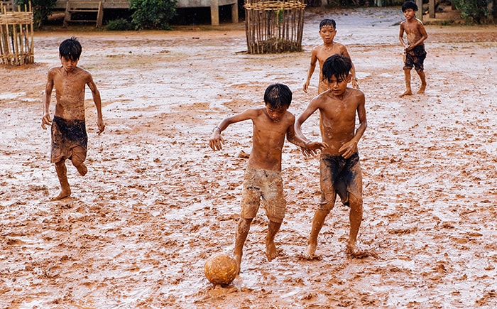 Những phút giây hồn nhiên của trẻ em vùng cao.