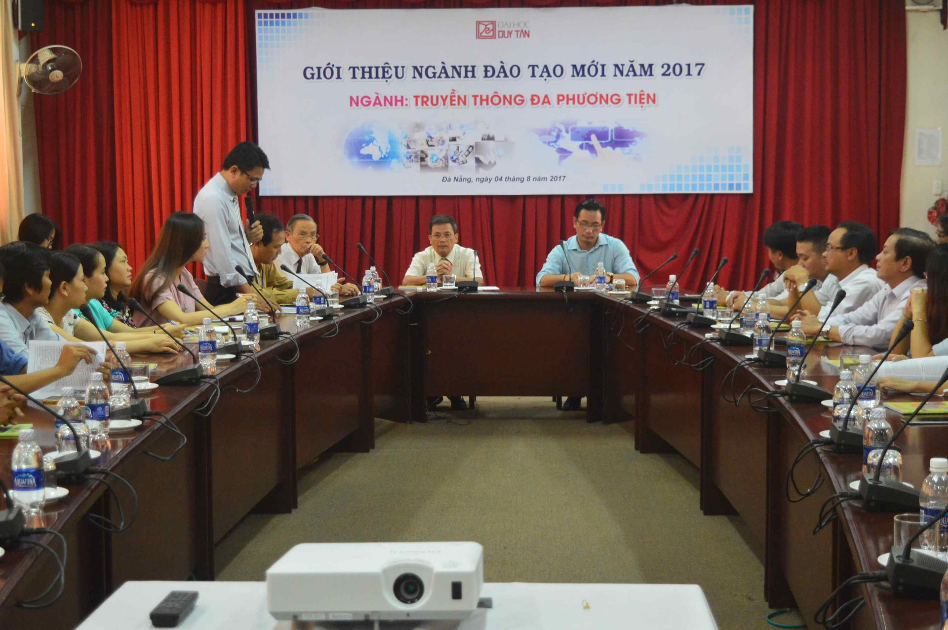 Quang cảnh buổi công bố ngành đào tạo mới của trường ĐH Duy Tân. Ảnh: Q.T