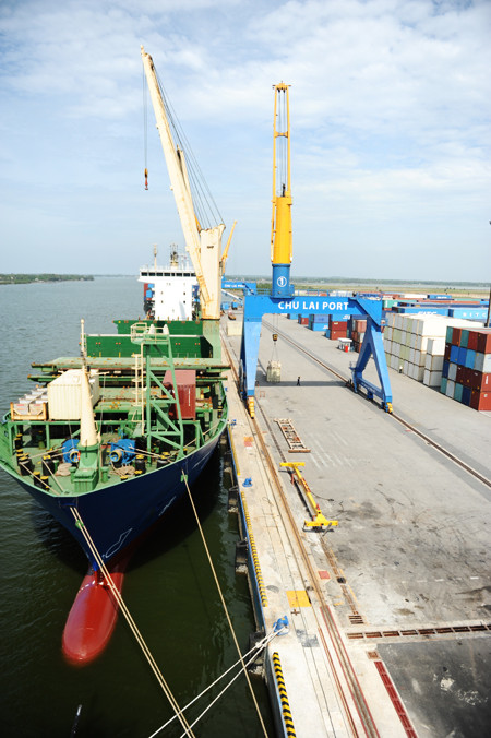 Thaco đầu tư nạo vét luồng lạch để tiếp nhận các tàu trọng tải 30 - 40 nghìn tấn cập cảng. Ảnh: MINH HẢI