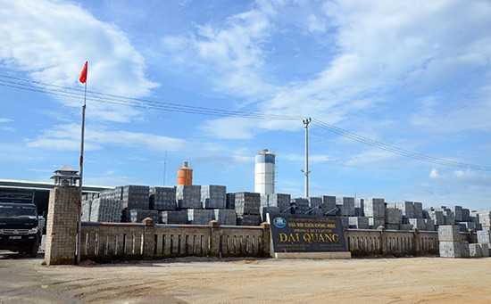 Nhà máy sản xuất gạch xây không nung mang nhãn hiệu “Gạch Đại Quang”.
