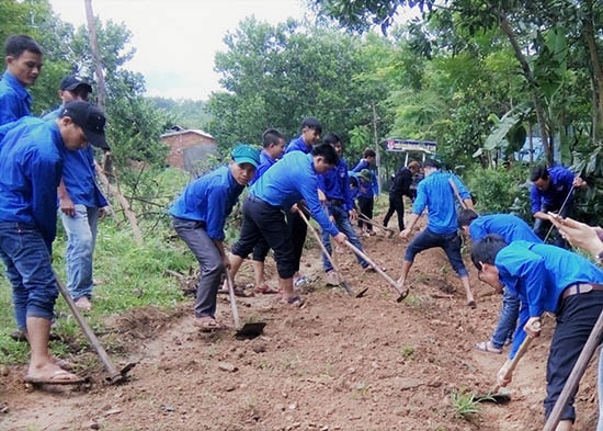 Định hướng cho thanh thiếu niên tham gia hoạt động cùng tập thể giúp cho họ có lối sống lành mạnh hơn. Ảnh: L.B