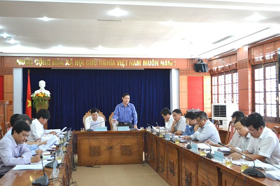 Phó Trưởng đoàn Đại biểu Quốc hội tỉnh Phan Thái Bình đề nghị các ngành mổ xẻ những bất cập. Ảnh: CT