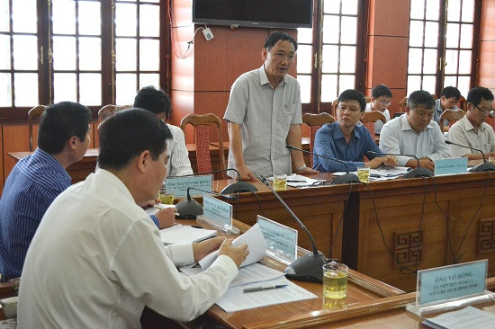 Phó Giám đốc Sở GTVT Trần Thanh An nêu lên những vướng mắc về cơ chế trong đầu tư hạ tầng giao thông. Ảnh: CT