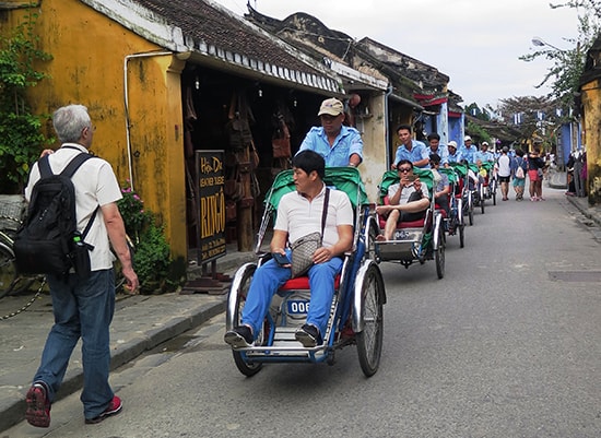 Nghiệp đoàn xích lô Hội An hoạt động văn minh luôn để lại ấn tượng trong lòng du khách về một thành phố văn hóa. Ảnh: Q.L