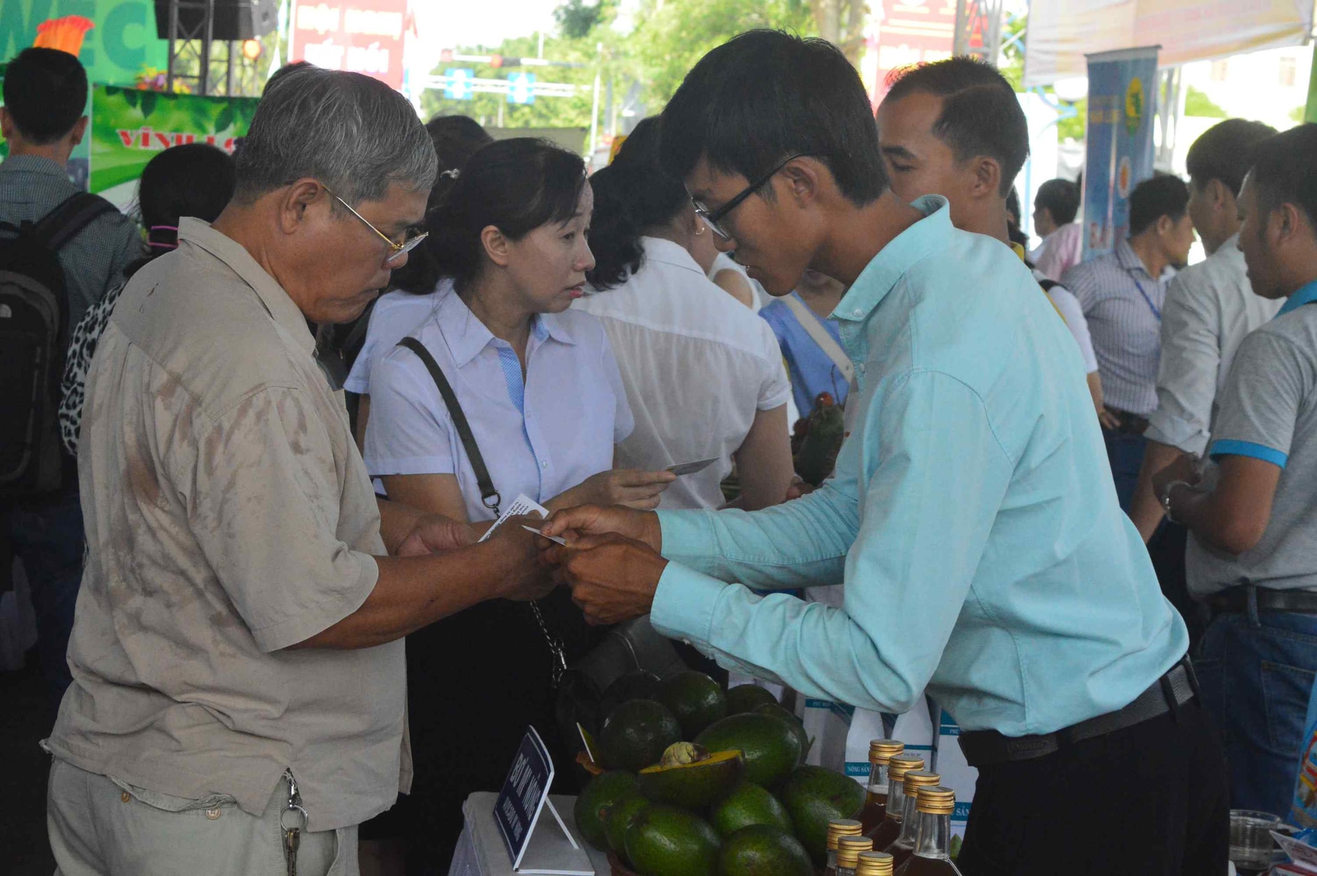 EWEC Đà Nẵng 2017 thu hút gần 50.000 lượt khách tham quan, mua sắm. Ảnh: Q.T