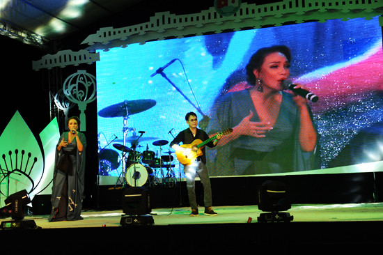 Đêm khai mạc còn có sự góp mặt của Nhạc sĩ, ca sĩ Đức Huy và nữ ca sĩ Thanh Hà .