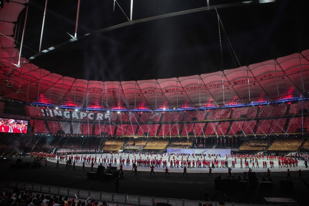 Các đoàn thể thao tham gia SEA Games 29 lần lượt diễu hành tại buổi lễ