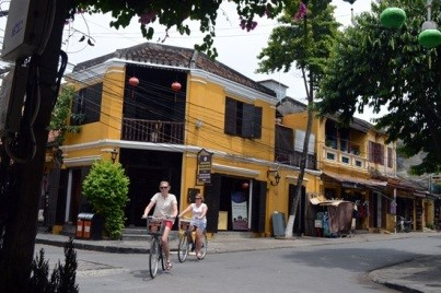 Hoi An ancient town introduced to guests as the typical cultural product of Quang Nam province on this occasion (Photo: K.L)
