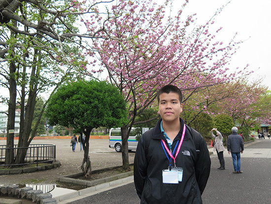 Lê Phước Định tham quan tại Nhật Bản khi được nằm trong đoàn học sinh giao lưu văn hóa Việt - Nhật năm 2016.Ảnh: Nhân vật cung cấp