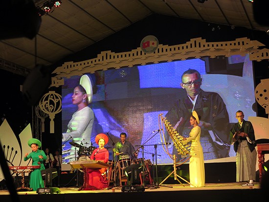 A performance of Vietnamese-Japanese traditional instruments