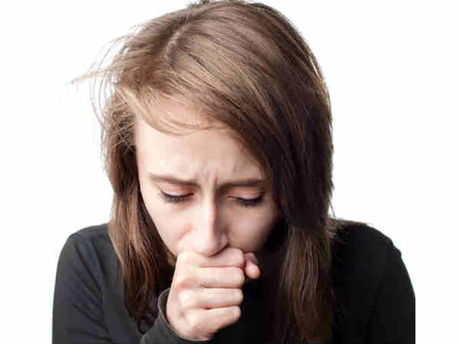 Ho dai dẳng: Ho kéo dài là triệu chứng của ung thư phổi. Nó xảy ra cùng với các triệu chứng khác như chán ăn và giảm cân đột ngột. Trong giai đoạn sau, ung thư phổi cũng có thể dẫn đến ho ra máu và thở dốc. Đây là một trong những triệu chứng hàng đầu của bệnh ung thư.