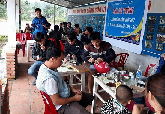 Chi đoàn thôn Đại An (xã Tam Đại, Phú Ninh) duy trì mô hình “Cà phê sách” để gây quỹ giúp đỡ học sinh nghèo hiếu học của thôn.