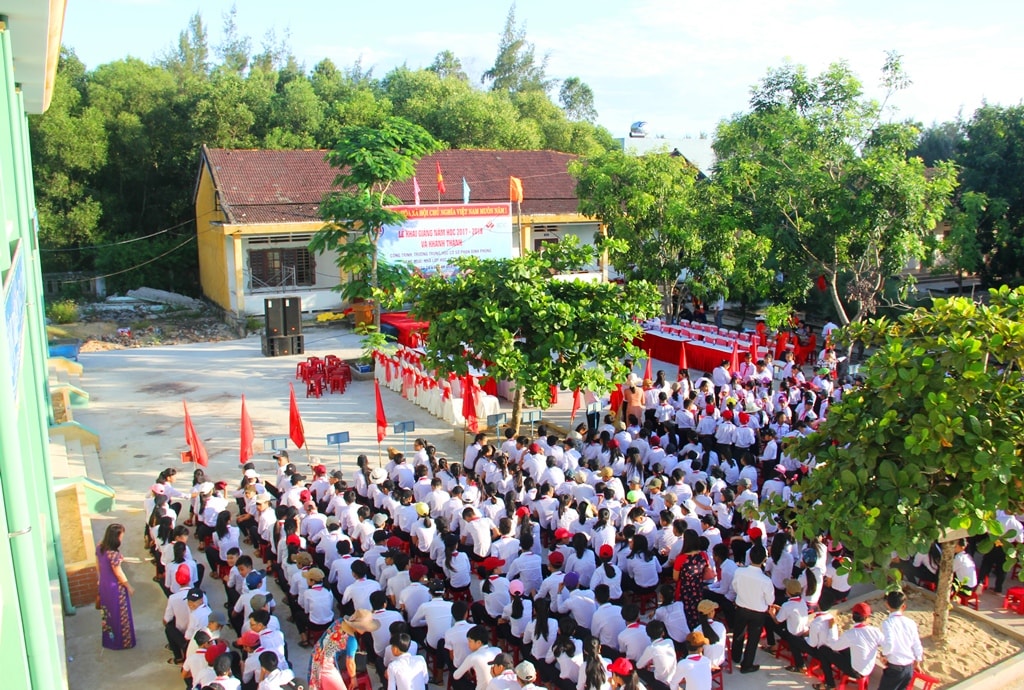 Toàn cảnh lễ khai giảng tại Trường THCS Phan Đình Phùng (xã Bình Minh, huyện Thăng Bình). Ảnh: A.N