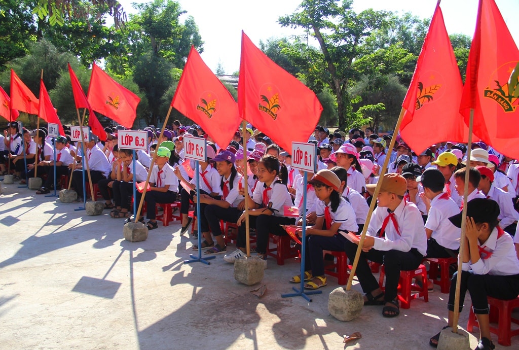 Các em học sinh háo hức trong ngày khai giảng, đón chào năm học mới. Ảnh: A.M