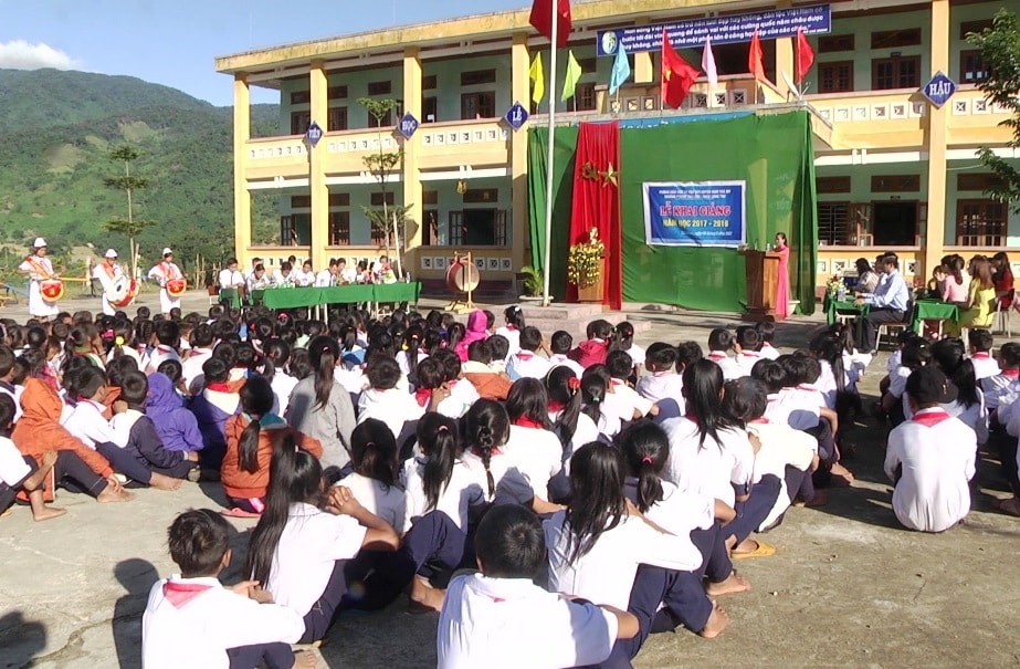 Quang cảnh lễ khai giảng tại Trường PTDTBT Tiểu học - Trung học cơ sở Long Túc, Trà Nam - Nam Trà My