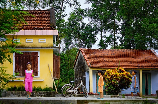 Tình nghĩa xóm làng ở nông thôn rất được coi trọng. Ảnh: PHƯƠNG THẢO