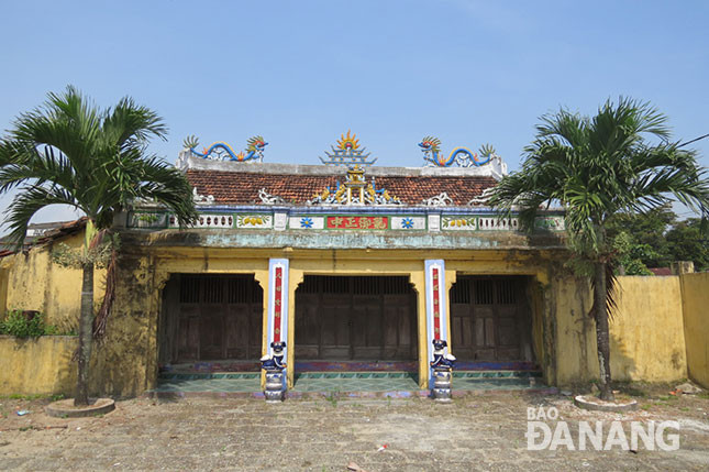Lăng Ông Nam Ô còn lưu lại nhiều dấu tích từ xa xưa phản ánh tín ngưỡng của ngư dân làng biển này.