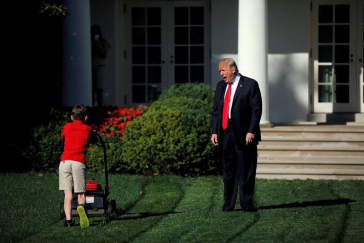 Tổng thống Donald Trump cũng liên tục hò hét cổ vũ cậu.