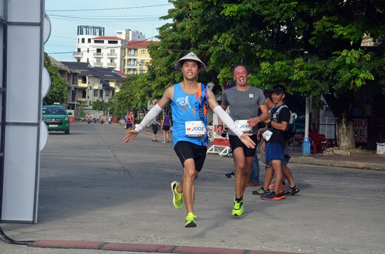 .., và du khách nước ngoài