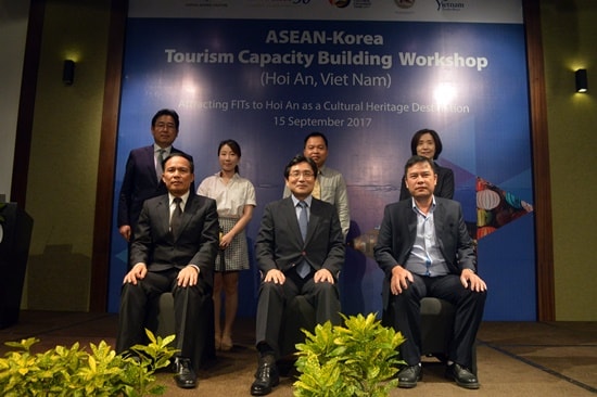 Representatives of Quang Nam and South Korea at the event