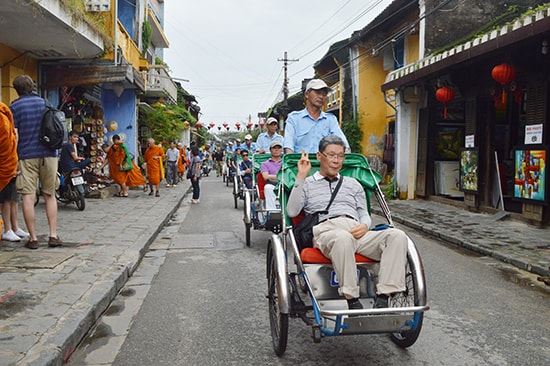 Hội An là địa điểm phù hợp cho loại hình du lịch chậm dành cho người lớn tuổi. Ảnh: K.LINH