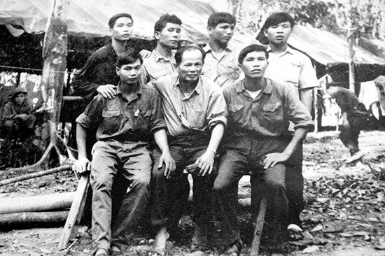 Các biệt động thành Hội An chụp hình lưu niệm vào năm 1973 - sau 6 năm bị giam ở Côn Đảo. Ảnh chụp lại từ hình tư liệu