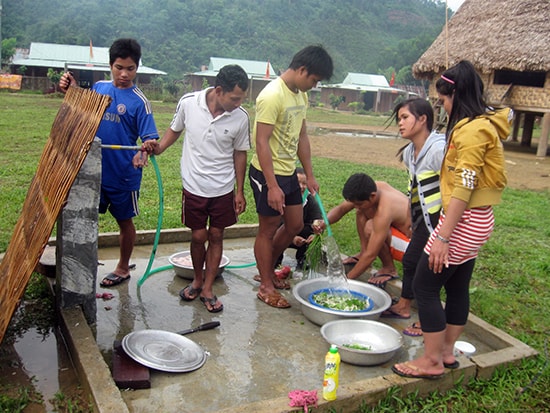 Nhiều công trình nước sạch vùng cao được xây dựng từ nguồn vốn vay ưu đãi của Ngân hàng Chính sách xã hội. Ảnh: T.D