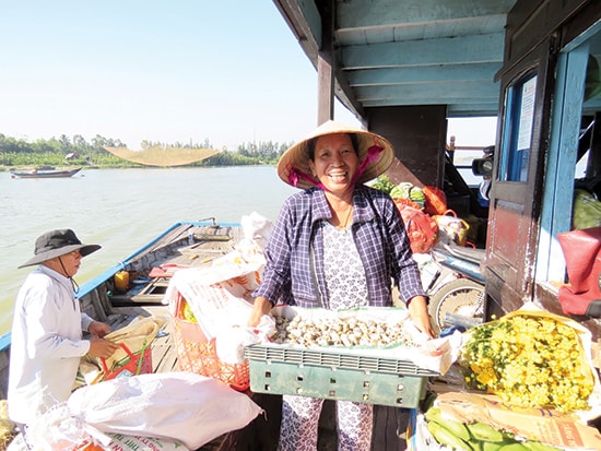 Hàng ra đảo, vật dụng không chi to tát, nhưng dân đảo không thể thiếu.