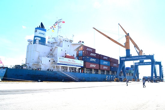   A 20-ton ship landing at the Chu Lai-Truong Hai port
