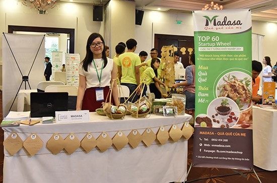  Le Thi Hong Mqn and her Madasa booth at the contest of start-up ideas in Ho Chi Minh city.