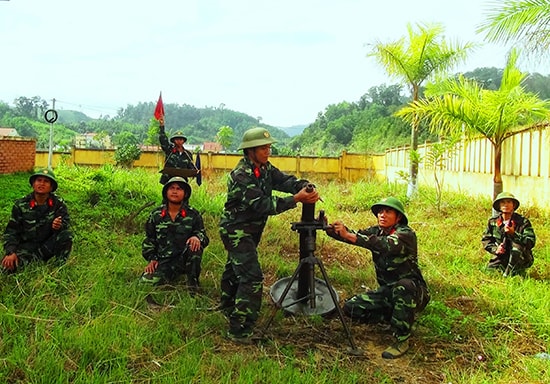 LLVT huyện Tây Giang luôn đảm bảo công tác phòng thủ, sẵn sàng chiến đấu. Ảnh: ALĂNG NGƯỚC