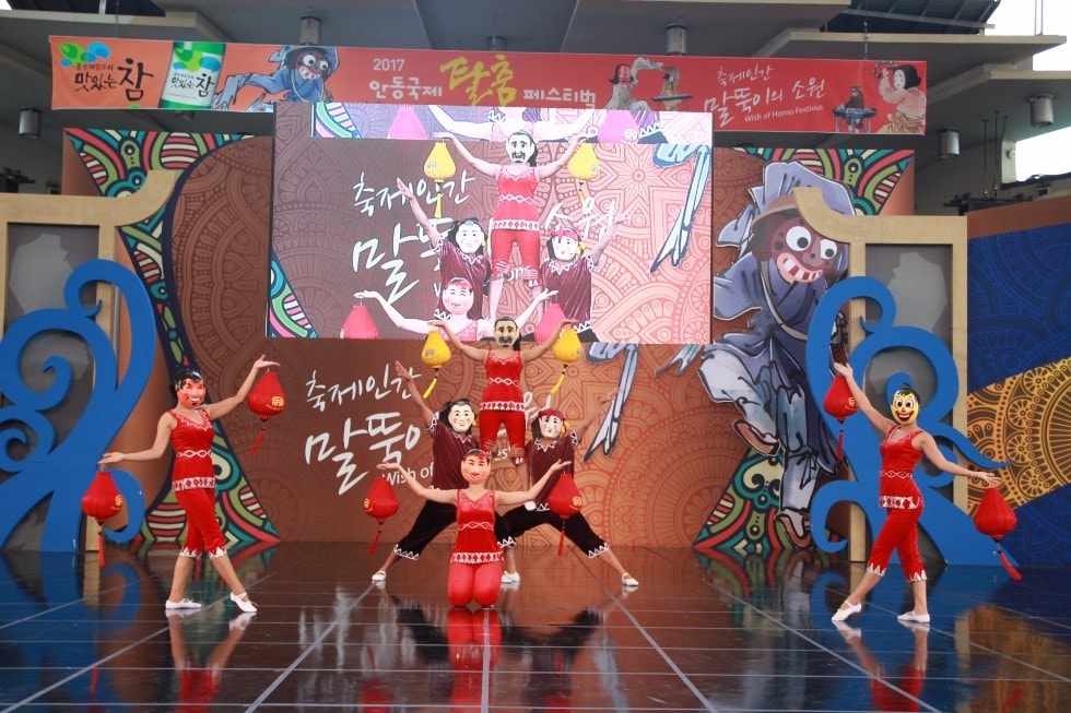 A performance of Hoi An delegation at the festival