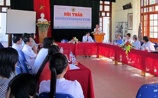 Hội thảo chuyên đề về bảo tồn, phát huy giá trị di sản văn hóa phi vật thể do Chi hội VHDG Quảng Nam chủ trì thực hiện. Ảnh: BẢO ANH