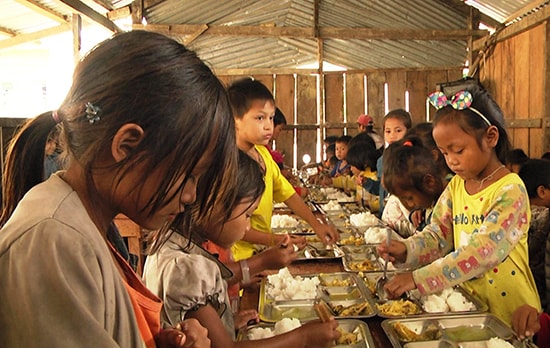 Không có ăn, ở bán trú, học sinh sẽ bỏ học.