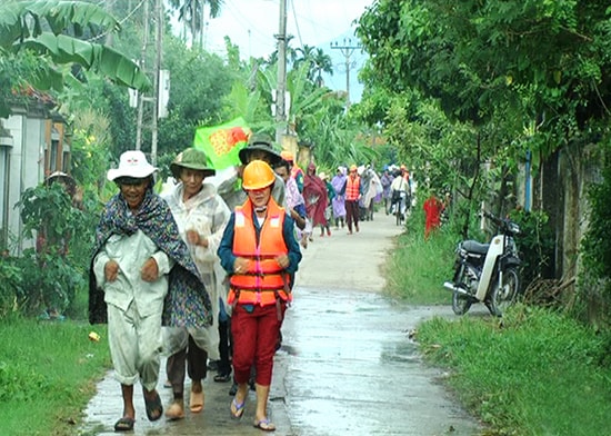 Các đợt diễn tập phòng chống thiên tai - tìm kiếm cứu nạn tại nhiều địa phương ở Đại Lộc thu hút sự tham gia của cộng đồng. Ảnh: X.TRINH