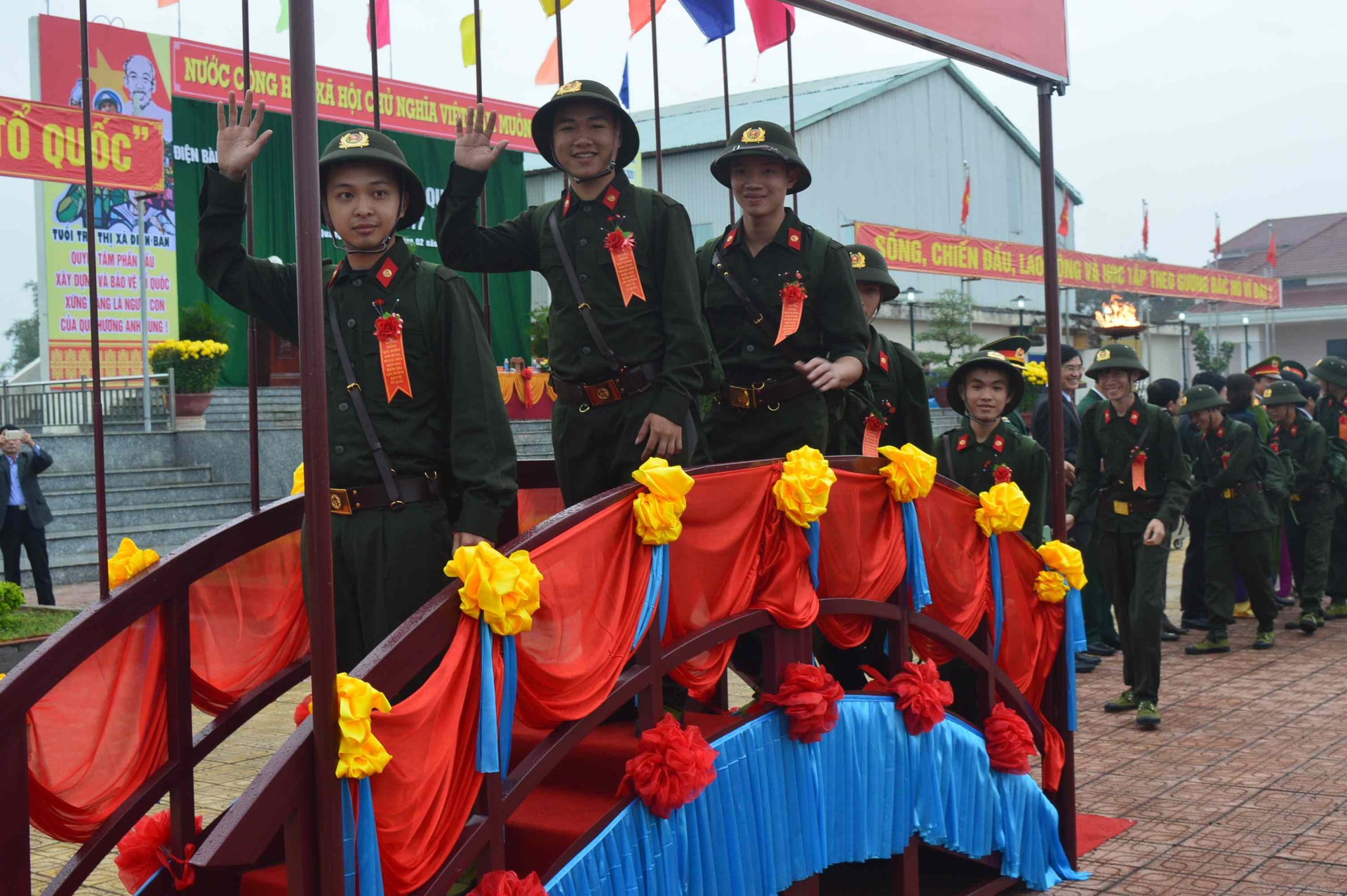 Thanh niên Điện Bàn lên đường thực hiện nghĩa vụ quân sự vào đầu năm 2017. Ảnh: Q.T