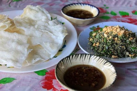 Banh Dap and mussels fried without water (Photo: foody.vn)