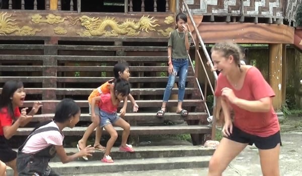 An Australian student and Co Tu children