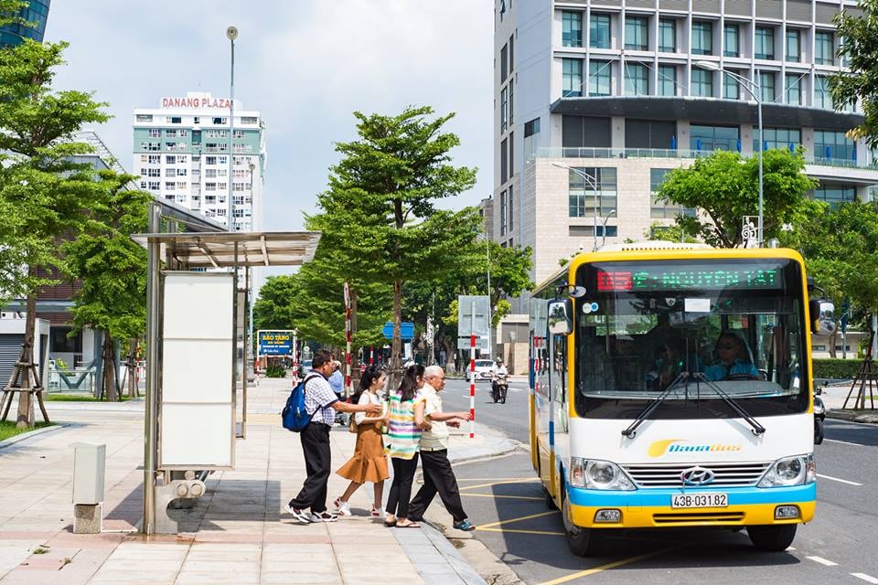 Hệ thống xe buýt Đà Nẵng được ứng dụng công nghệ thông tin để dễ dàng tra cứu hành trình, tìm đường. Ảnh: H.S