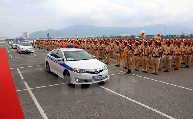 Cán bộ, chiến sỹ Cảnh sát giao thông ra quân bảo đảm trật tự, an toàn giao thông phục vụ Tuần lễ cấp cao APEC tại Đà Nẵng. (Ảnh: Trần Lê Lâm/TTXVN)