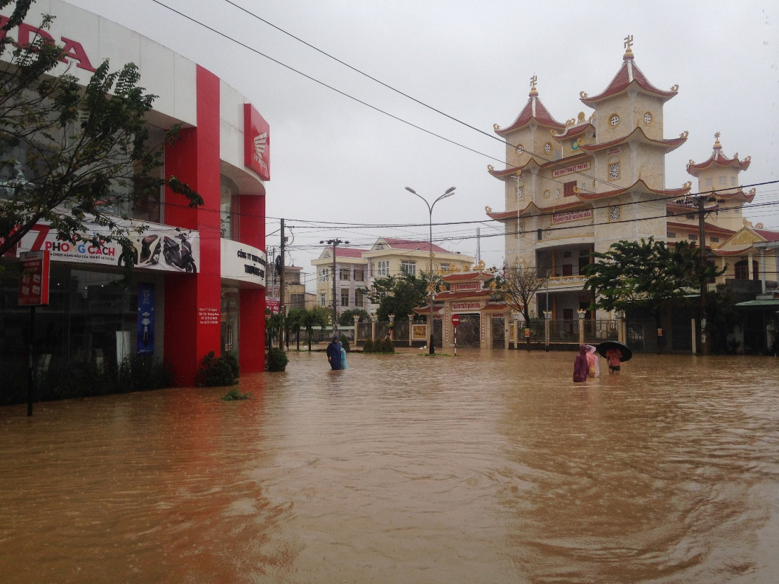 : Nước lũ vẫn đang lên, chia cắt các tuyến giao thông trên địa bàn Đại Lộc.