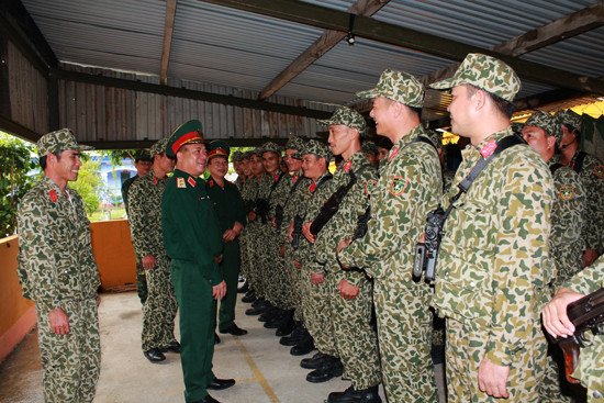 Tư lệnh Quân khu V, Trung tướng Nguyễn Long Cáng kiểm tra đơn vị Đặc công sẵn sàn cơ động bảo vệ APEC