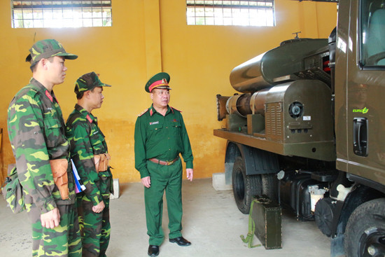 Trung tướng Nguyễn Long Cáng kiểm tra phương tiện chuyên dụng sẵn sàn  bảo vệ APEC