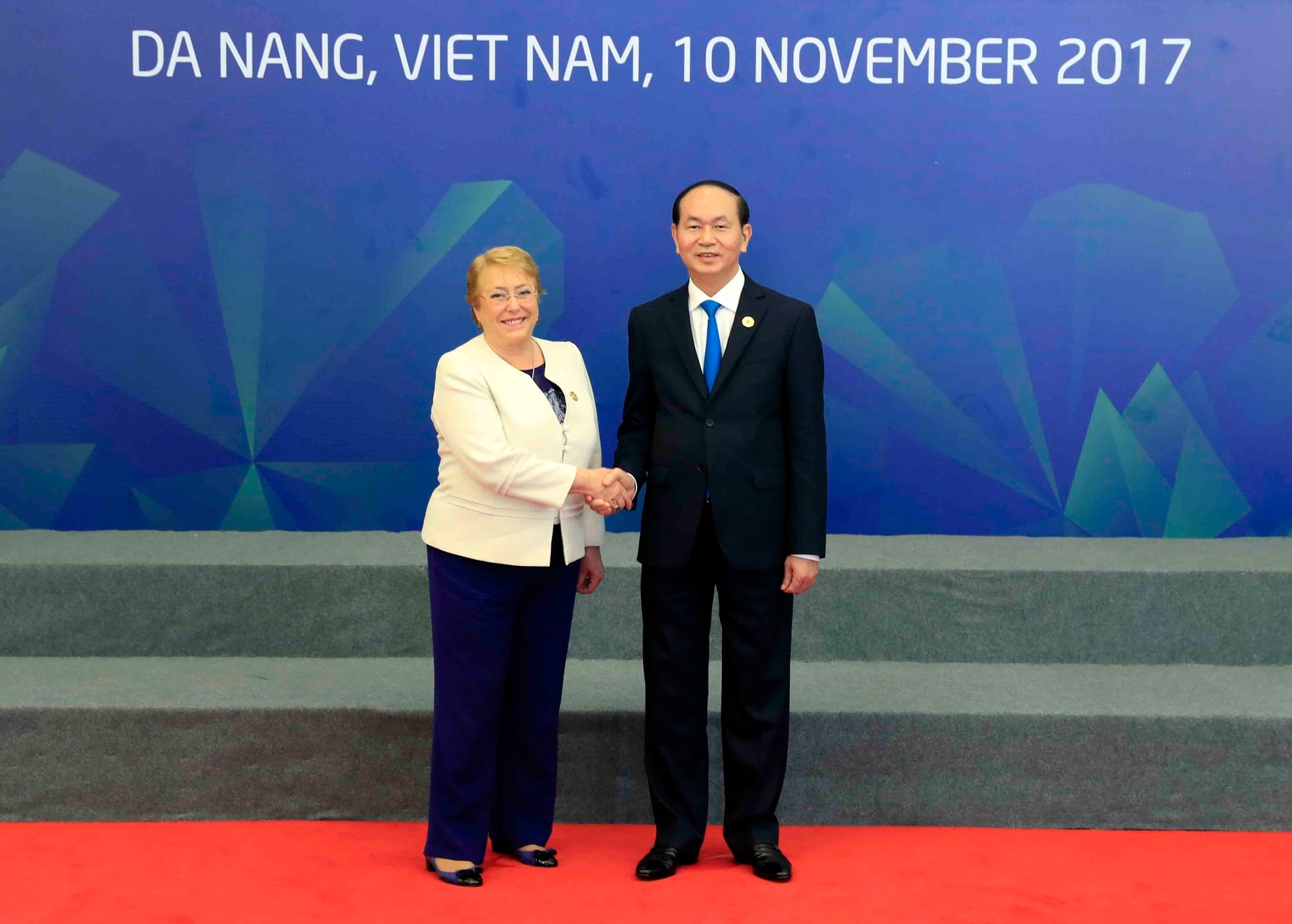 Chủ tịch nước Trần Đại Quang đón Tổng thống Chile Michelle Bachelet Jeria.
