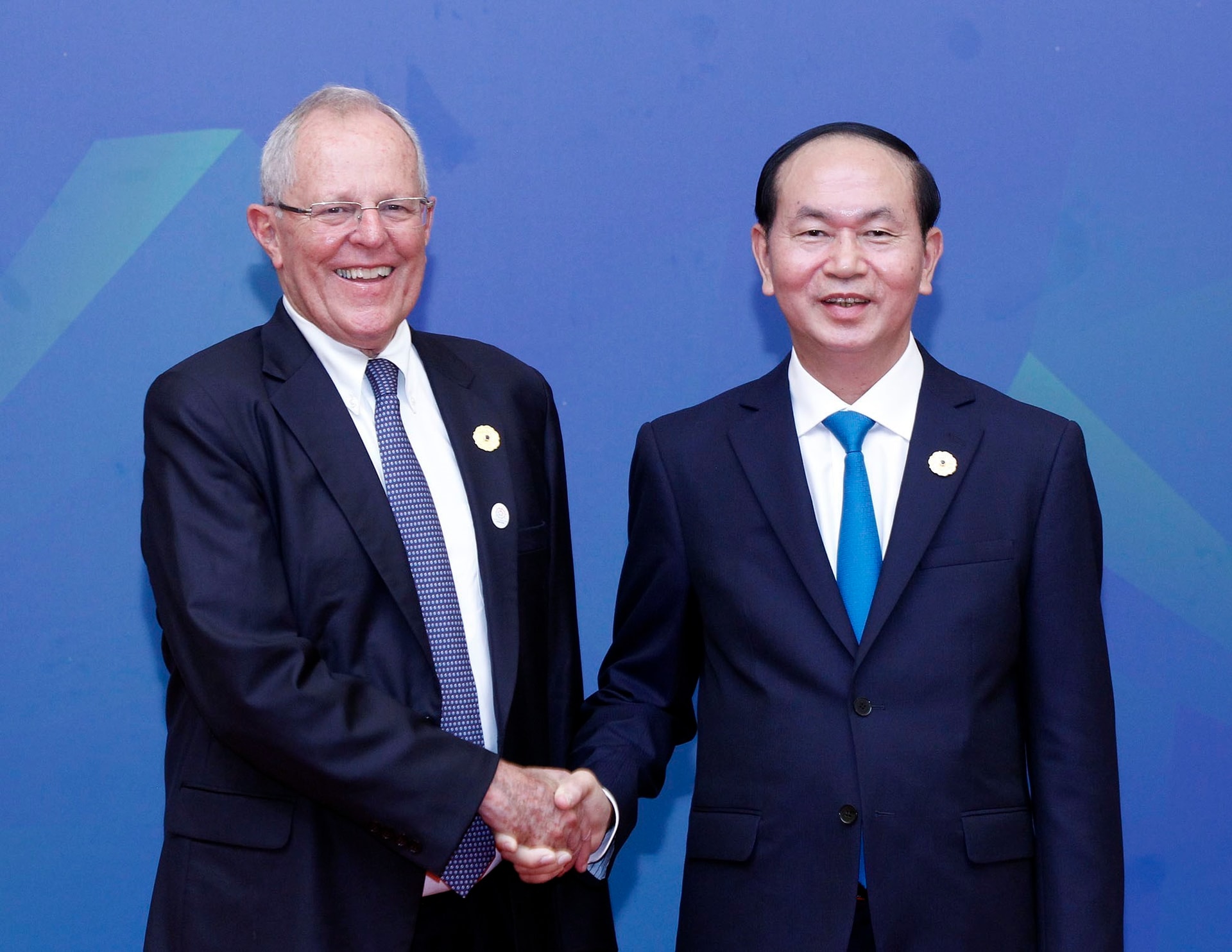 Chủ tịch nước Trần Đại Quang đón Tổng thống Peru Pedro Pablo Kuczynski đến dự Đối thoại.