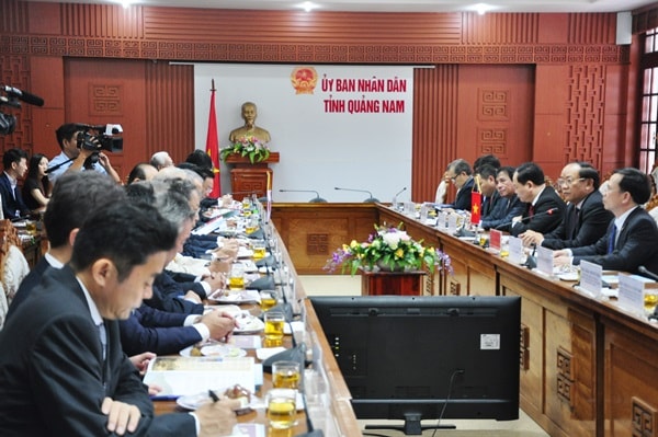 Ảnh: Quang cảnh cuộc làm việc chiều ngày 10.11. Ảnh: N.Đ
