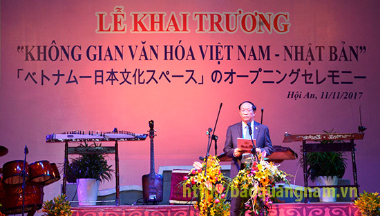 Chủ tịch UBND tỉnh Đinh Văn Thu phát biểu tại lễ khai trương. Ảnh: XUÂN THỌ