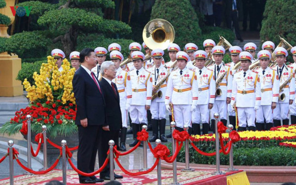 Lễ đón chính thức Tổng Bí thư, Chủ tịch Trung Quốc Tập Cận Bình diễn ra tại Phủ Chủ tịch vào chiều 12/11, do Tổng Bí thư Nguyễn Phú Trọng chủ trì.